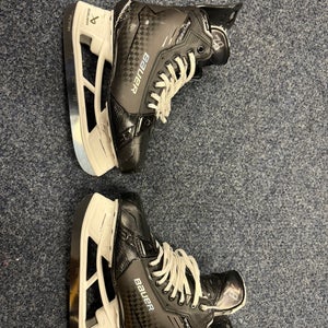 Black 2024 Bauer Supreme Shadow Hockey Skates Regular Width Pro Stock 9.5 (Used)