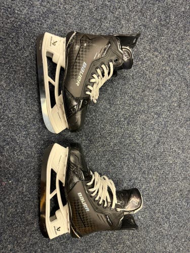 Black 2024 Bauer Supreme Shadow Hockey Skates Regular Width Pro Stock 9.5 (Used)