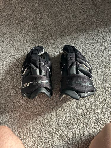 True Catalyst 9x Pro Gloves 14" Pro Stock (Used)