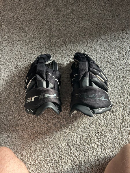 True Catalyst 9x Pro Gloves 14" Pro Stock (Used)