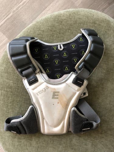 Epoch Integra shoulder pads size med/large.