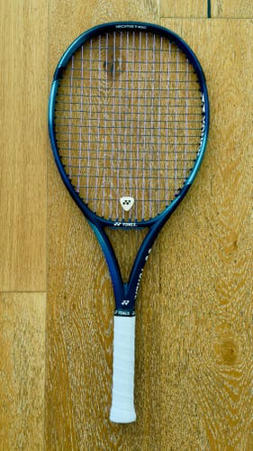 Yonex EZONE 26 Junior (2022 Sky Blue) - LIKE NEW!