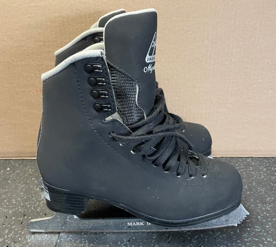 Used Jackson Mystique Figure Skates Size 2.5M