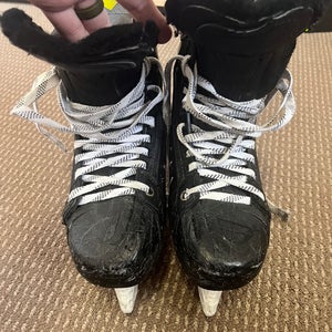 Black 2023 Bauer Vapor Hyperlite 2 Hockey Skates 8 (Used)