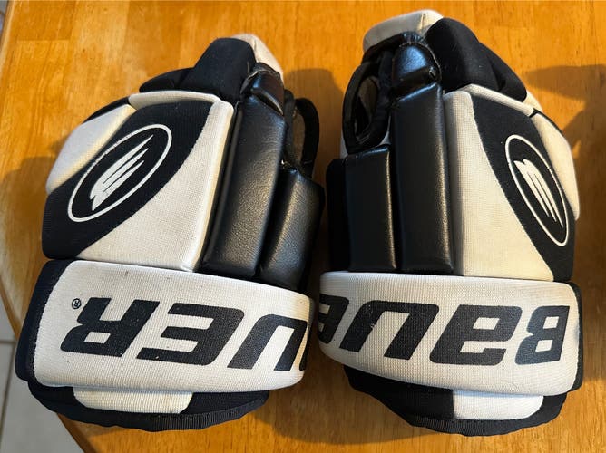 Used BlackBauer Impact 300 Gloves 12"