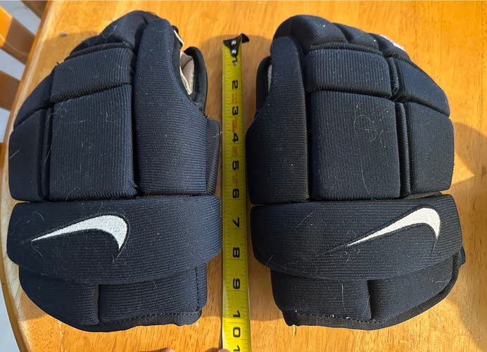 Nike hockey Gloves 14" (Used)