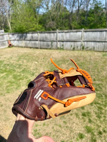 Nokona Alpha Select SV1(YOUTH) RH Infield Baseball Glove 11.25" (Used)