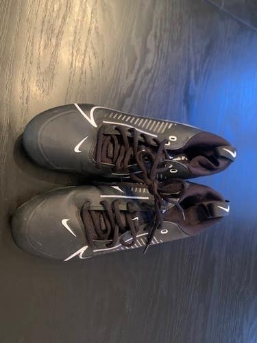 Men's Size M 9.5 (W 10.5) Nike Low Top Molded Cleats (Used)