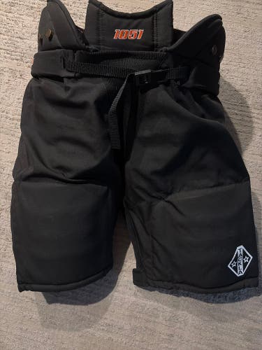 Men's Senior XXL Tackla Air 1051 Hockey Pants (Used)