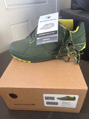 Men's Size 12 Bike Shoes (New)