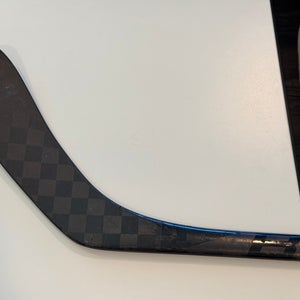 Senior Bauer AG5NT Right Handed Hockey Stick P28 95 Flex (Used)