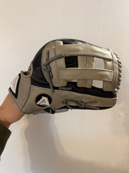 Akadema Torino Series RH Outfield Baseball Glove 12.75" (Used)