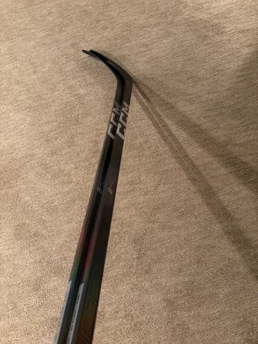 (BLACK)(TWO PACK)Intermediate CCM JetSpeed FT8 Pro Right Handed Hockey Stick P28 65 Flex (New)