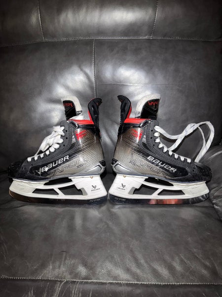 Black/Gray 2023 Bauer Vapor 5x Pro Hockey Skates Regular Width Size 5.5 (Used)