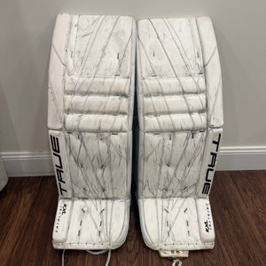 35" True Catalyst 7X3 Goalie Leg Pads (Used)