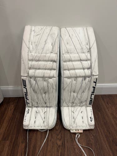 35" True Catalyst 7X3 Goalie Leg Pads (Used)