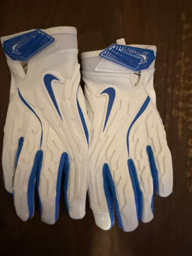 White XL Adult Nike Superbad Gloves (Used)