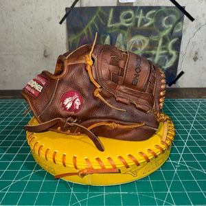 Nokona Walnut Classic W-1200 12 Inch Full Grain Steerhide Baseball Glove