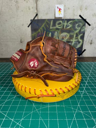 Nokona Walnut Classic W-1200 12 Inch Full Grain Steerhide Baseball Glove