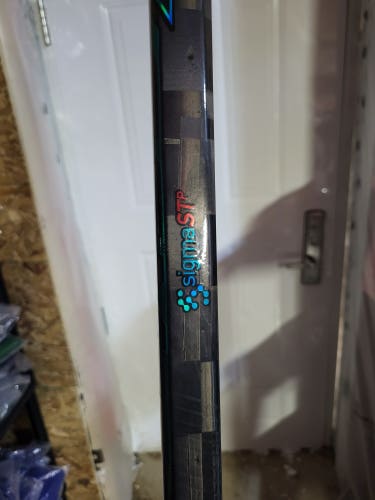 Senior CCM Vizion Left Hand Hockey Stick P29 75 Flex (New)