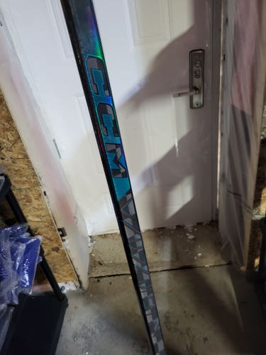 Senior CCM Vizion Right Handed Hockey Stick P29 65 Flex (New)