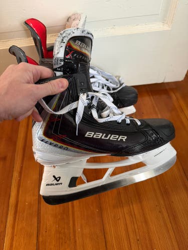 2025 Bauer Vapor Flypro Hockey Skates 8.5 (Used)