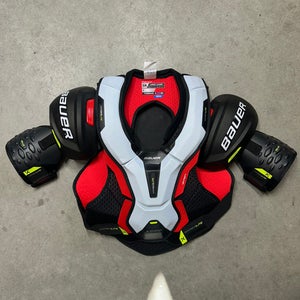 Senior Large Bauer Vapor Hyperlite NHL New York Islanders Pro Stock Shoulder Pads (New)