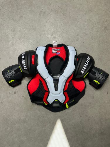 Senior Large Bauer Vapor Hyperlite NHL New York Islanders Pro Stock Shoulder Pads (New)