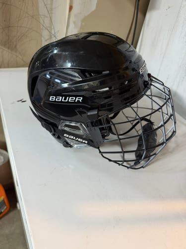 Medium Bauer Re-Akt 85 Helmet with Bauer II Cage (New)