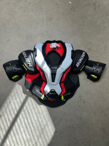 Senior Large Bauer Vapor Hyperlite NHL San Jose Sharks Pro Stock Shoulder Pads (New)