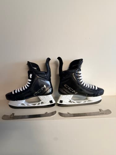 Black 2024 CCM Tacks XF Hockey Skates 9.5 (Used) 2 sets of Steel