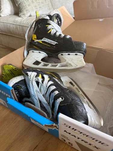 Black Bauer Supreme Matrix Hockey Skates Size 3.5 (Used)