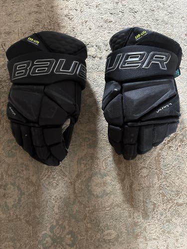 Bauer Vapor Hyperlite Gloves 13" (Used)