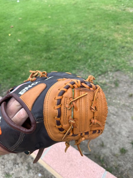 2023 Nokona Alpha RH First Base Baseball Glove 10.5" (Used)