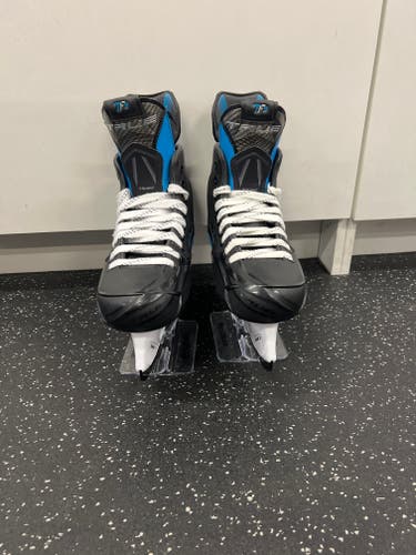 True TF9 Hockey Skates Regular Width 7 (New)