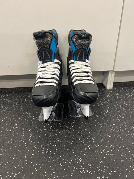 True TF9 Hockey Skates Regular Width 7 (New)