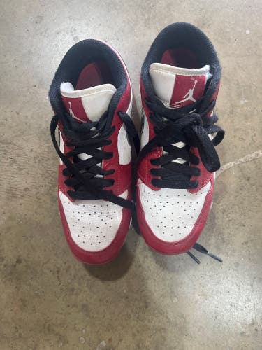 Red Kid's 4Y (Big Kids / Youth) Youth Air Jordan Low Top Molded Cleats (Used)