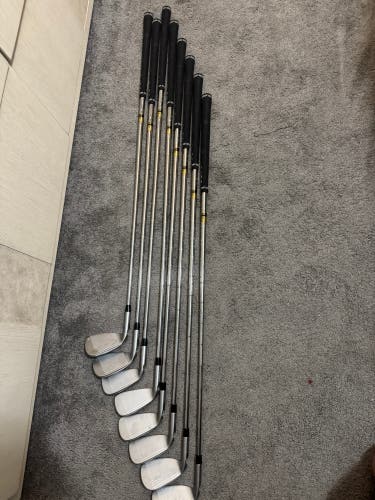 Men's Ping G440 Right Handed Iron Set Stiff Flex (8 Clubs) #4 - #9, PW, GW (Used)