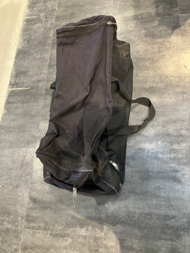Black Schutt Wheeled Catcher's Bag (Used)