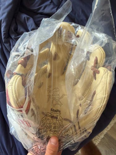 Rawlings Heart of the Hide RH Outfield Baseball Glove 12.75" (New)