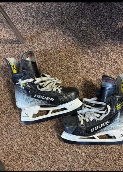2023 Bauer Vapor Hyperlite 2 Hockey Skates Regular Width 8 Fit2 (Used)