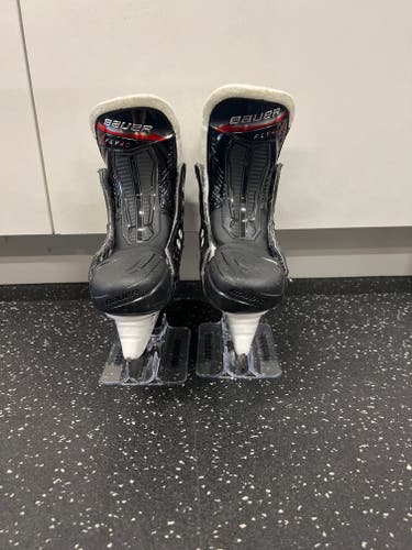 Bauer Vapor Fly40 Hockey Skates Extra Wide Width Size 1.5 (Used)