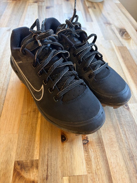 Nike youth metal cleats