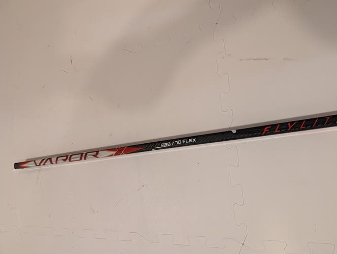 Senior Bauer Vapor Flylite Grip Right Handed Hockey Stick P28 70 Flex (New)