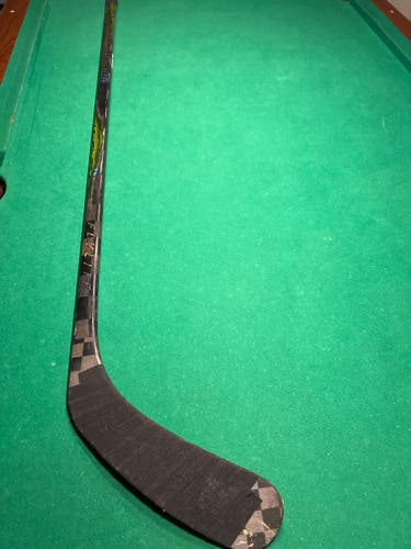 Senior Bauer Vapor Flylite Right Handed Hockey Stick 55 Flex (Used)