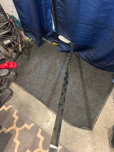 Senior Bauer Vapor Flylite Left Hand Hockey Stick P28 77 Flex (Used)