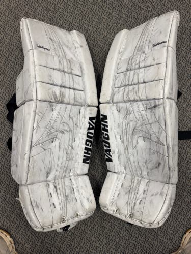 30" Vaughn Pro V Elite (2019 Model) Goalie Leg Pads (Used)