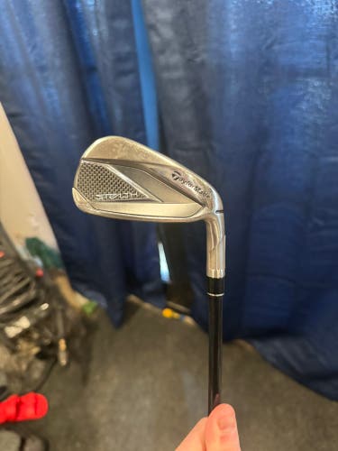 Men's TaylorMade Stealth HD 7 Iron Right Handed Regular Flex Graphite Shaft (New)