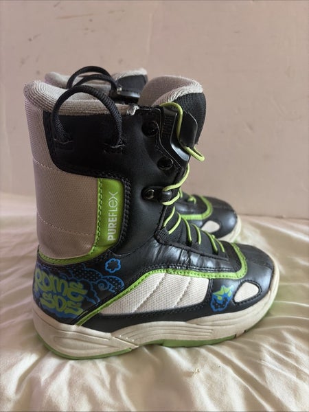 Junior Size 4 Rome Minishred SDS Snowboard Boots.