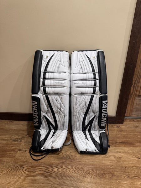 34" Vaughn Velocity V4 7600 Goalie Leg Pads (Used)